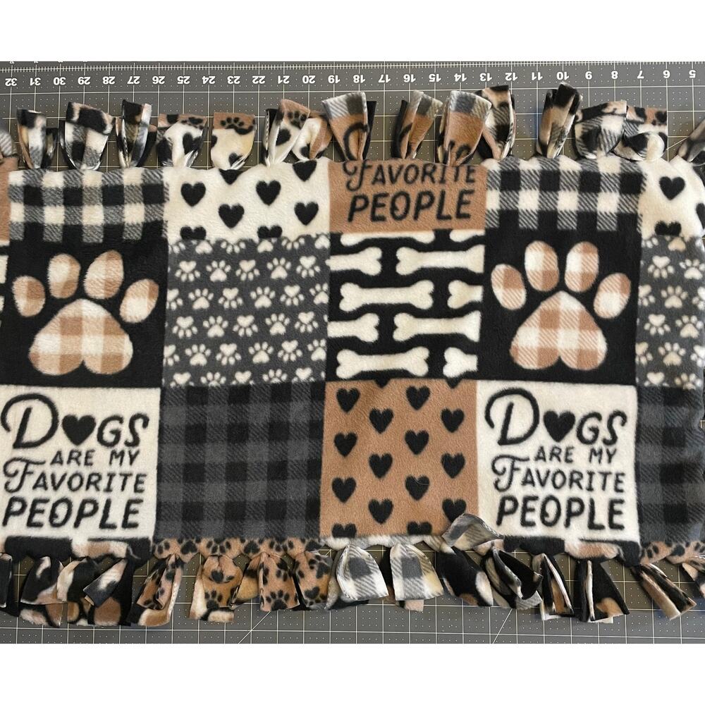 'Dogs Are My Favorite People' Fleece Fringe Blanket 29.25"x15"
